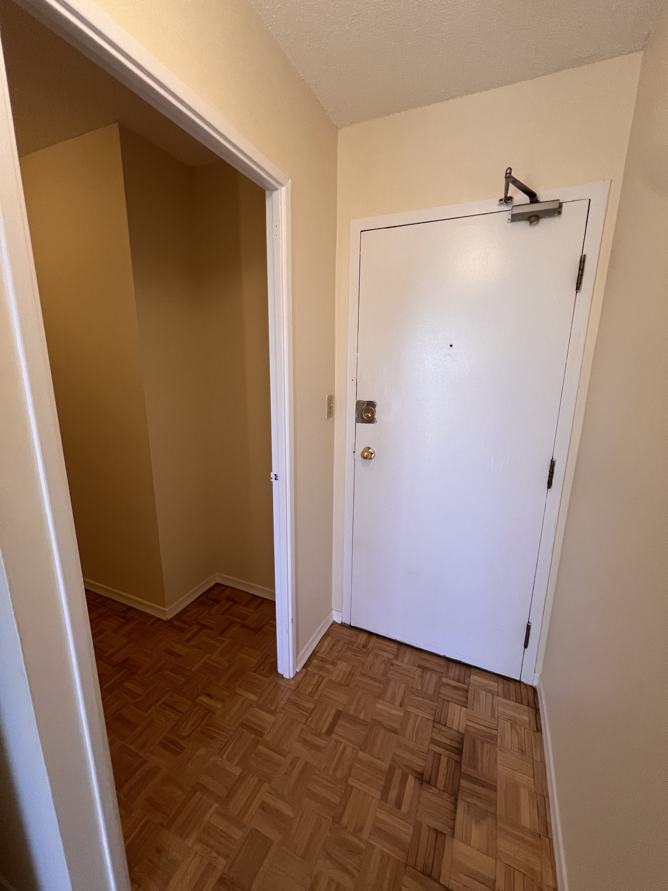 800 Riddell Avenue North, 502